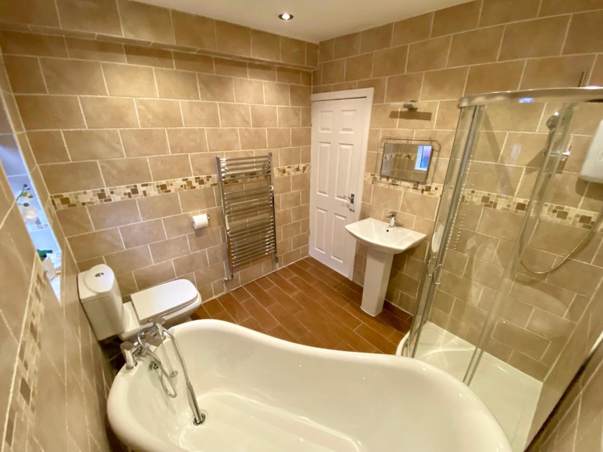 Entire Modern House Liverpool, 6 Bedrooms المظهر الخارجي الصورة